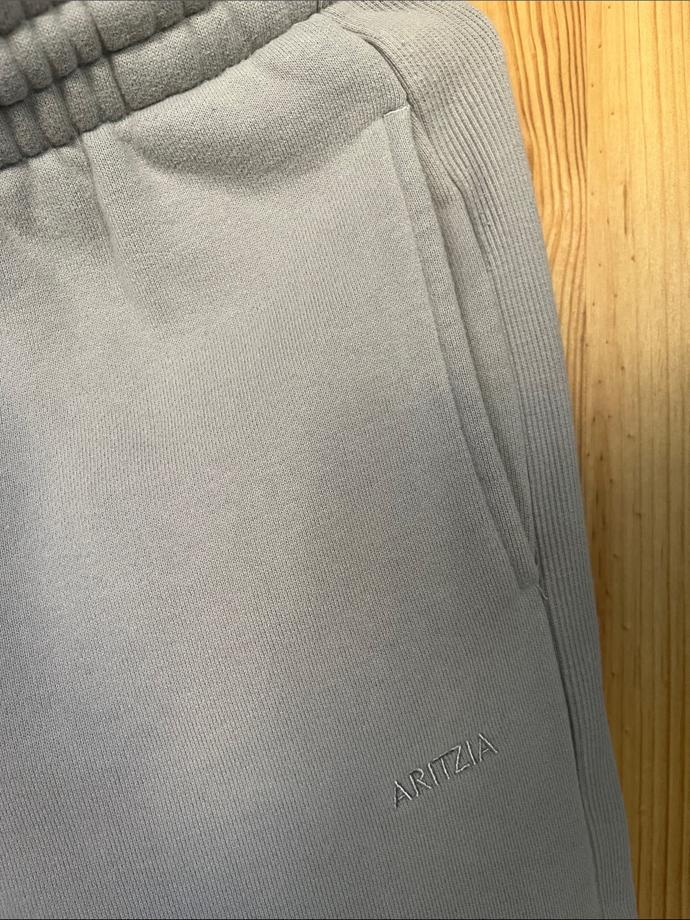 Aritzia grey Boyfriend Fit SweatFleece joggers (size S) - Picture 3 of 8